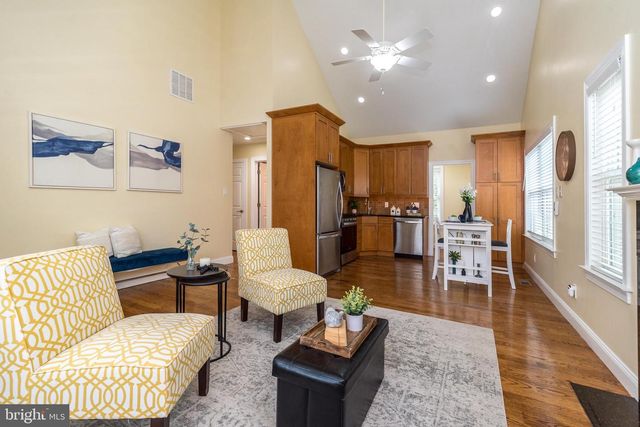 3657 APPLEBUTTER RD, Fountainville, PA 18923
