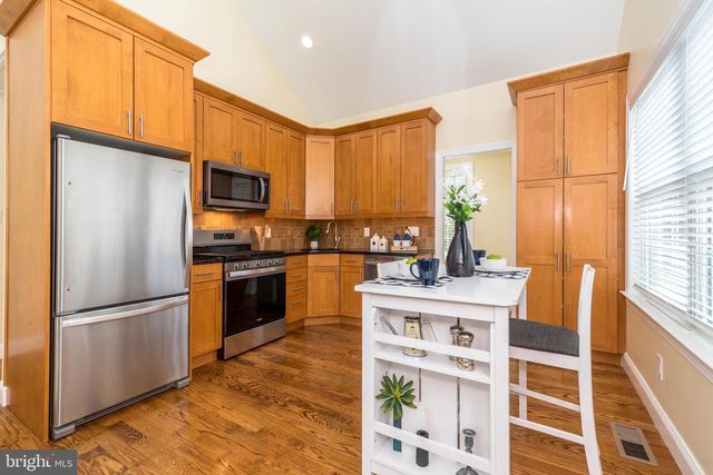 3657 APPLEBUTTER RD, Fountainville, PA 18923