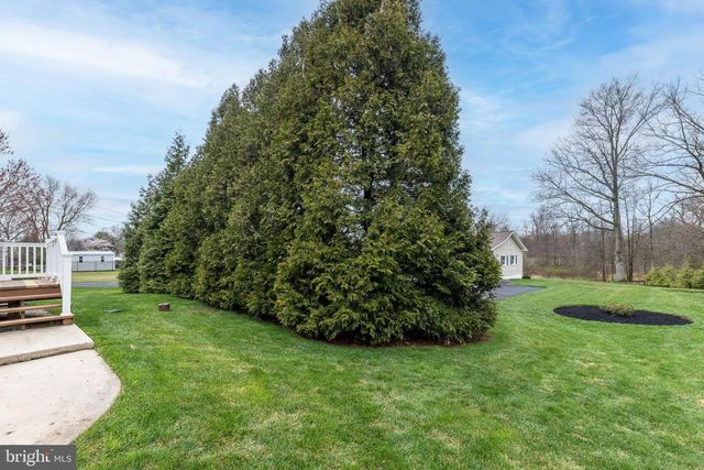 3657 APPLEBUTTER RD, Fountainville, PA 18923
