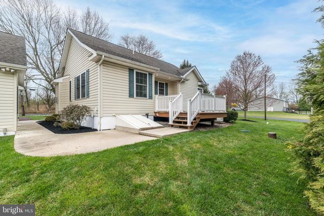 3657 APPLEBUTTER RD, Fountainville, PA 18923