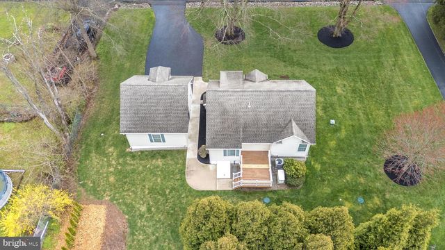 3657 APPLEBUTTER RD, Fountainville, PA 18923