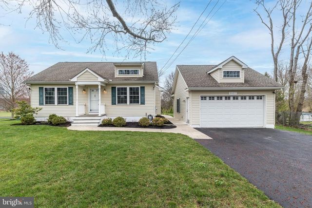 3657 APPLEBUTTER RD, Fountainville, PA 18923