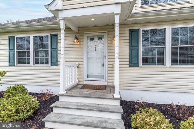 3657 APPLEBUTTER RD, Fountainville, PA 18923