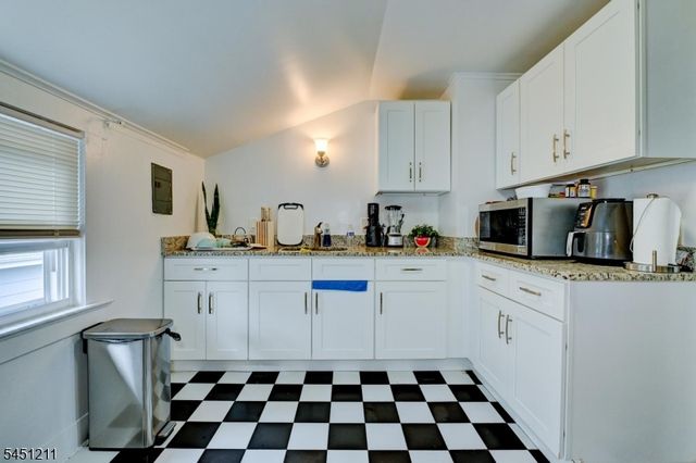 275 Greylock Pkwy 3, Belleville Twp., NJ 07109