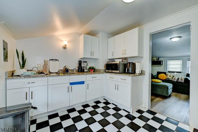 275 Greylock Pkwy 3, Belleville Twp., NJ 07109
