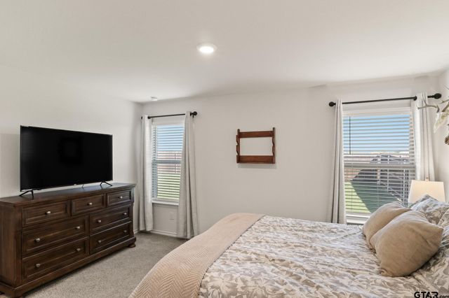 1206 Grand View Drive, Ennis, TX 75119