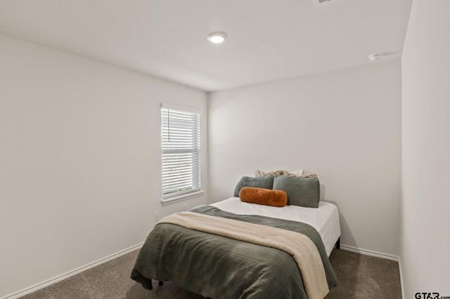 1206 Grand View Drive, Ennis, TX 75119