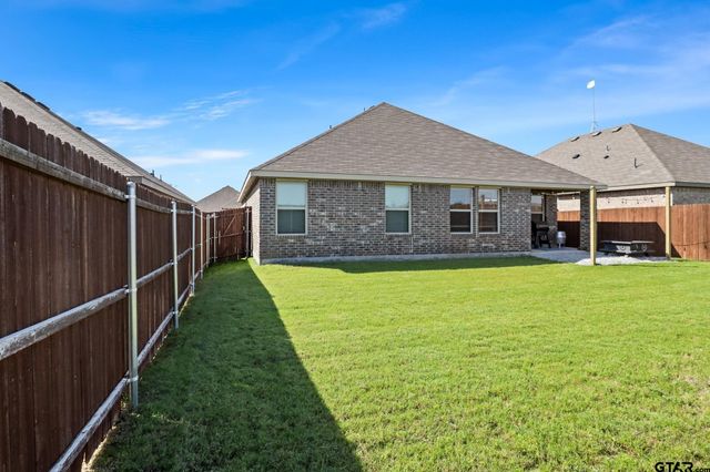 1206 Grand View Drive, Ennis, TX 75119