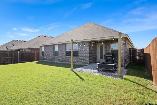 1206 Grand View Drive, Ennis, TX 75119