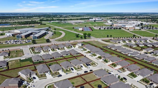 1206 Grand View Drive, Ennis, TX 75119