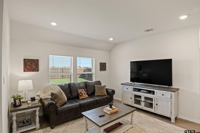 1206 Grand View Drive, Ennis, TX 75119