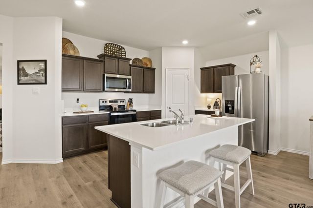 1206 Grand View Drive, Ennis, TX 75119