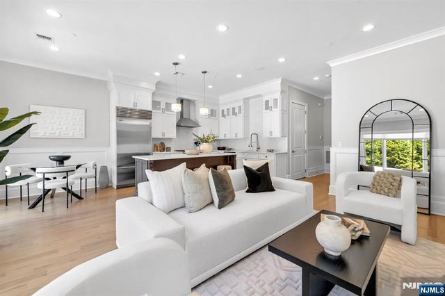 22 Gabriel Court 22, Paramus, NJ 07652