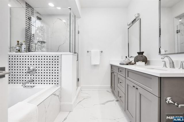 22 Gabriel Court 22, Paramus, NJ 07652