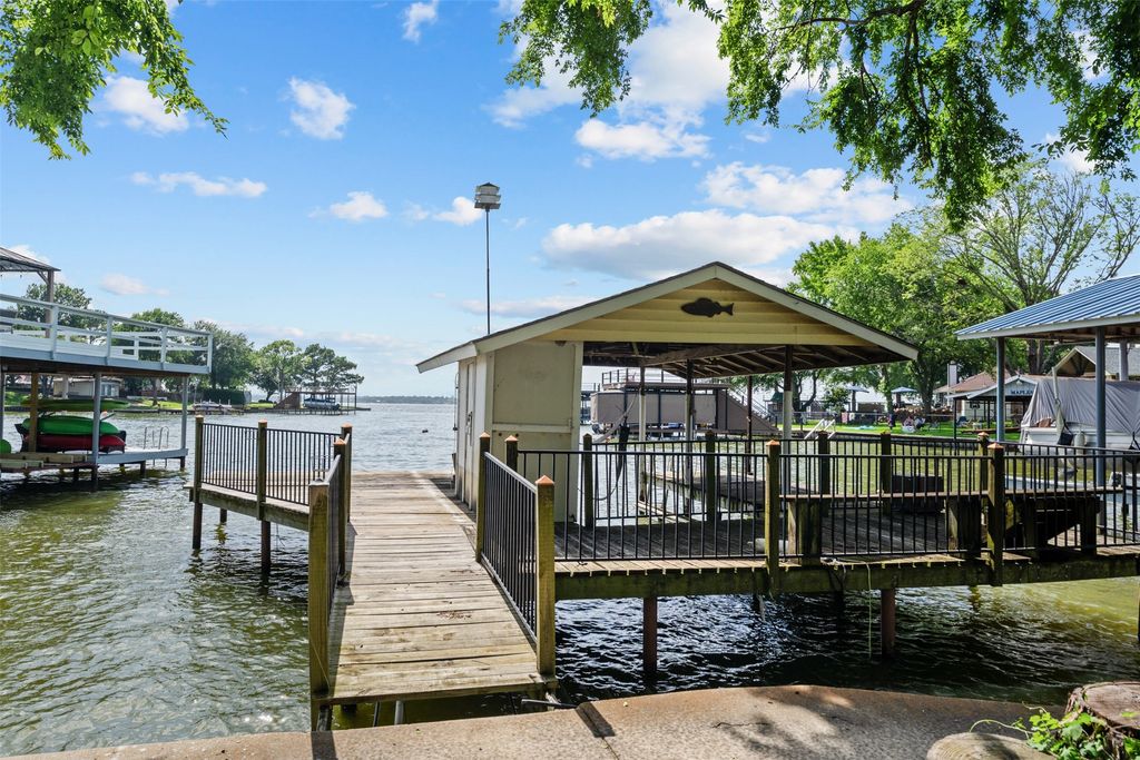156 King Arthur Road, Mabank, TX 75156