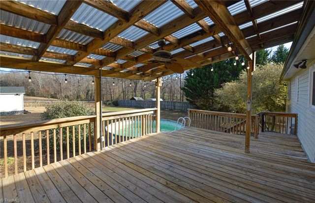 532 Henderson Drive, Clemmons, NC 27012