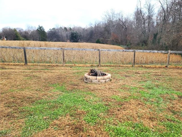 532 Henderson Drive, Clemmons, NC 27012