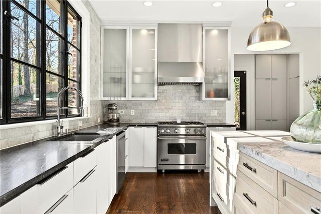 5759 Riverside Drive, Atlanta, GA 30327