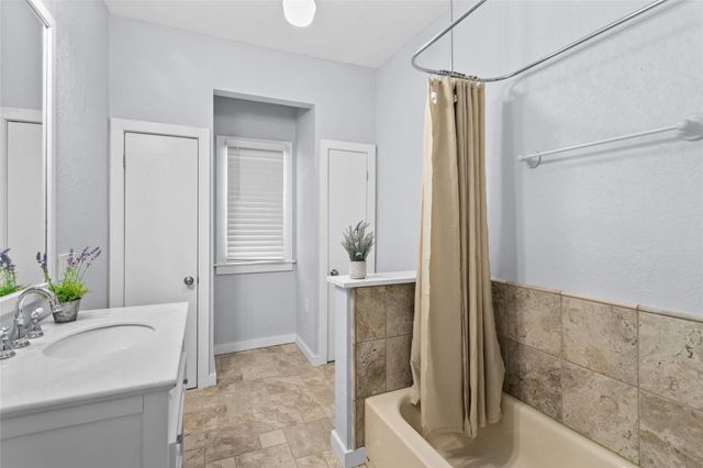 450 and 500 Springlake DR, Dripping Springs, TX 78620