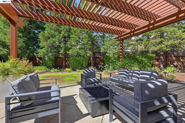 142 Blackstone Dr, Danville, CA 94506