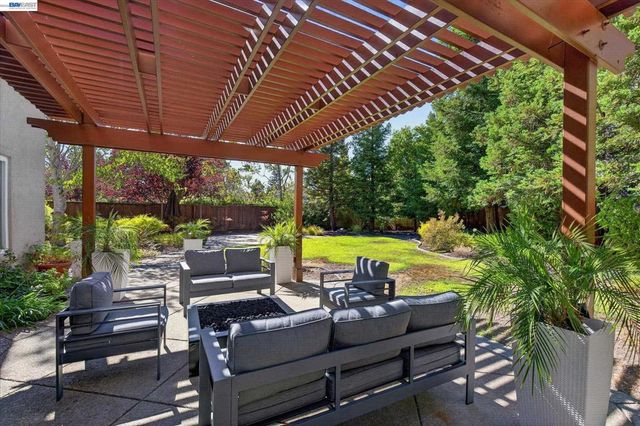 142 Blackstone Dr, Danville, CA 94506