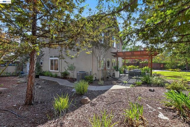 142 Blackstone Dr, Danville, CA 94506