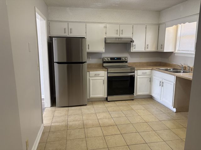 809 Brickmont Ct, Nashville, TN 37207