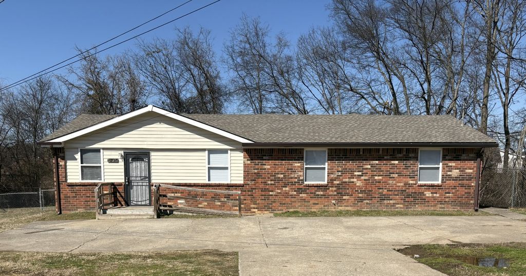 809 Brickmont Ct, Nashville, TN 37207