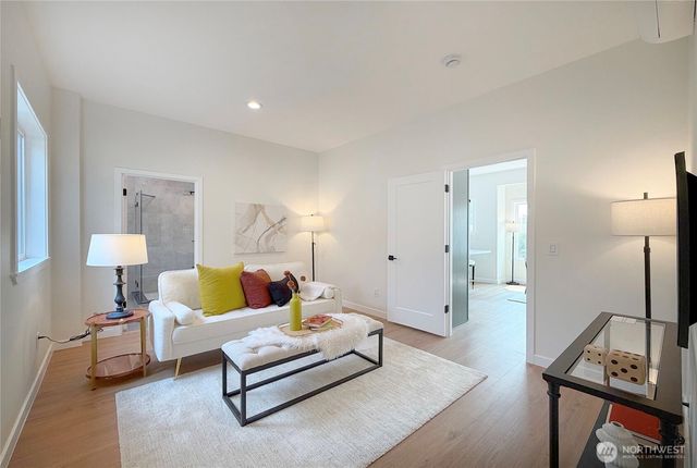 7008 Linden Avenue N, Seattle, WA 98103