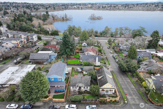 7008 Linden Avenue N, Seattle, WA 98103