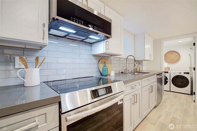7008 Linden Avenue N, Seattle, WA 98103