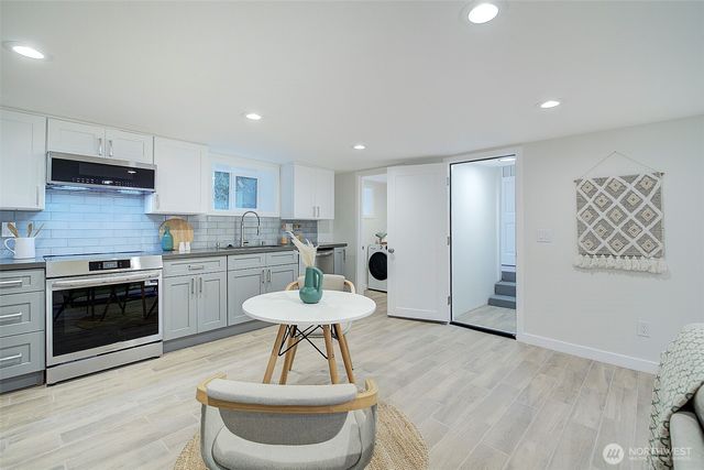 7008 Linden Avenue N, Seattle, WA 98103