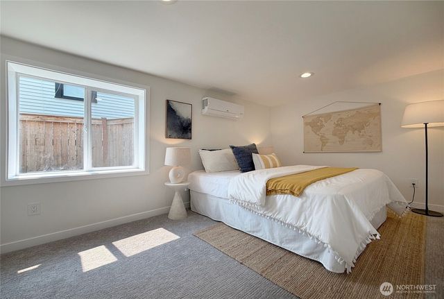 7008 Linden Avenue N, Seattle, WA 98103