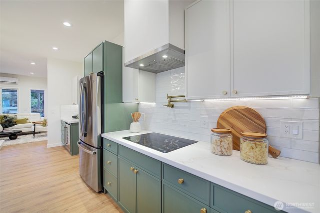 7008 Linden Avenue N, Seattle, WA 98103