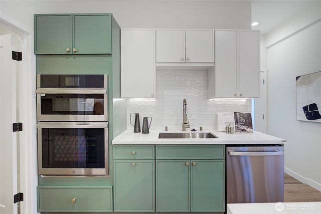 7008 Linden Avenue N, Seattle, WA 98103
