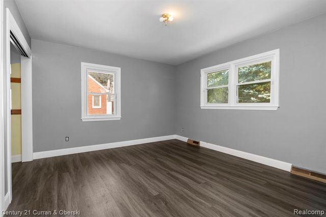 26980 James Avenue, Flat Rock, MI 48134