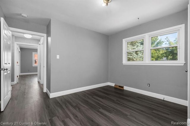 26980 James Avenue, Flat Rock, MI 48134