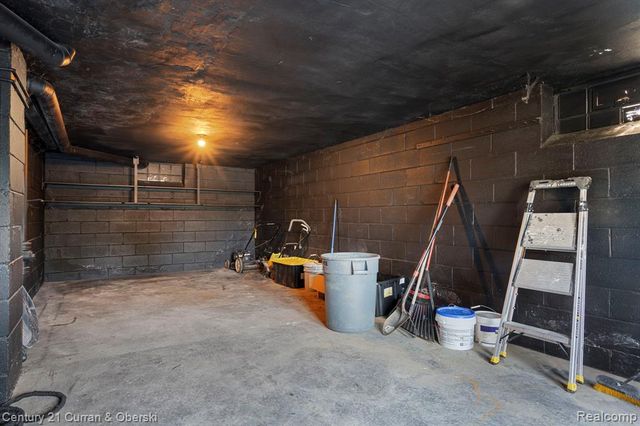 26980 James Avenue, Flat Rock, MI 48134