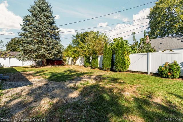 26980 James Avenue, Flat Rock, MI 48134