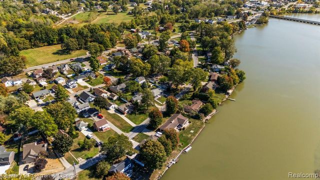 26980 James Avenue, Flat Rock, MI 48134