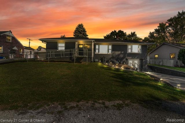 26980 James Avenue, Flat Rock, MI 48134