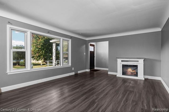 26980 James Avenue, Flat Rock, MI 48134