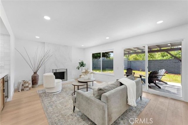 22592 Brookdale, Lake Forest (el Toro), CA 92630