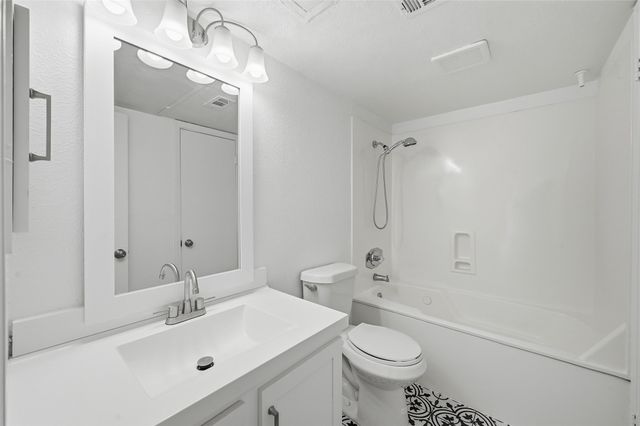 3410 W Country Club Drive 293, Irving, TX 75035