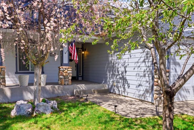 6261 Jenna Dr, Nine Mile Falls, WA 99026