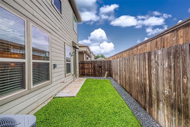 2102 Red Cedar Ridge Way, Houston, TX 77080