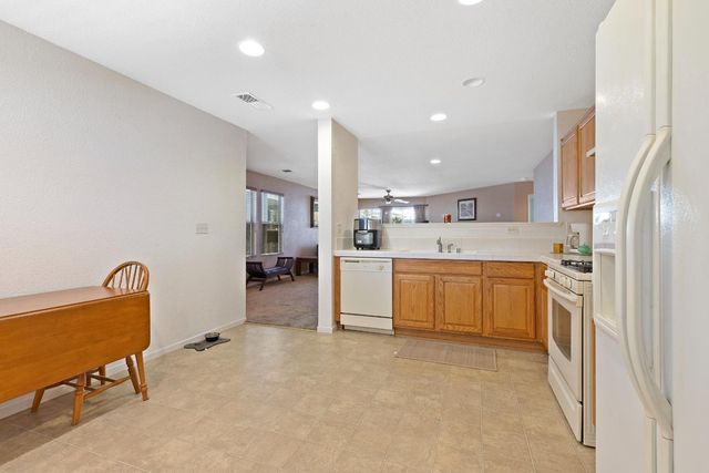 1127 Kestrel Dr, Patterson, CA 95363