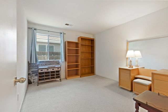 1127 Kestrel Dr, Patterson, CA 95363