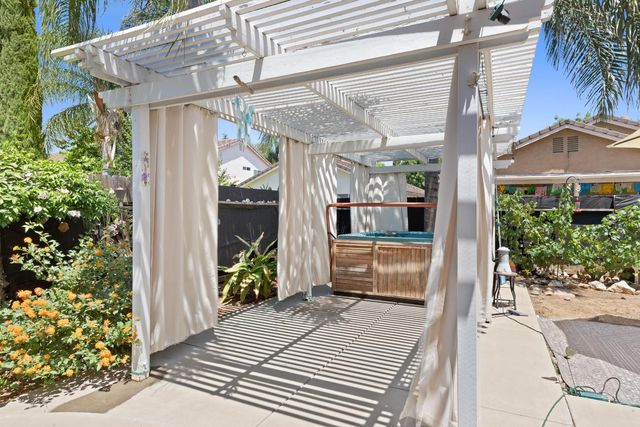 1127 Kestrel Dr, Patterson, CA 95363