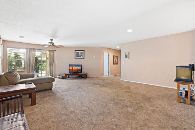 1127 Kestrel Dr, Patterson, CA 95363